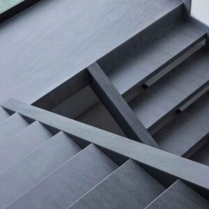 Proyectos_0021_Enchape escaleras Neolith Basalt Black